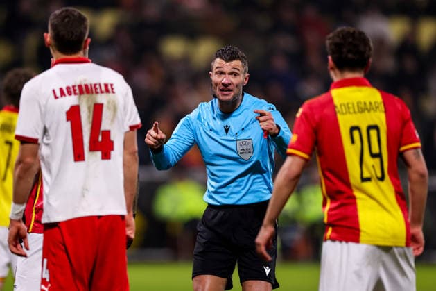 DEVENTER, NETHERLANDS - JANUARY 29: referee Willy Delajod gestures during the UEFA Europa League 2025 26 League Phase MD8 match between Go Ahead Eagles and SC Braga at Stadion De Adelaarshorst on January 29, 2026 in Deventer, Netherlands. (Photo by Rene Nijhuis) SPO  Copyright: xRenexNijhuis