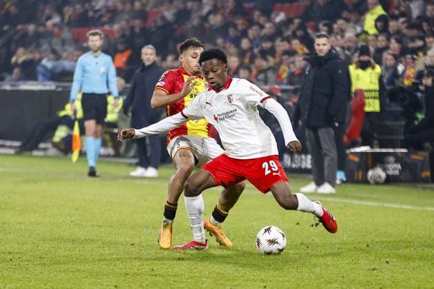 DEVENTER , 29-01-2026 , Stadium De Adelaarshorst , season 2025 2026 , UEFA Europa League League phase . match between Go Ahead Eagles and SC Braga, Picture shows SC Braga player Gorby Baptiste and GA Eagles player Dean James Go Ahead Eagles - Braga  x201173279x Copyright: