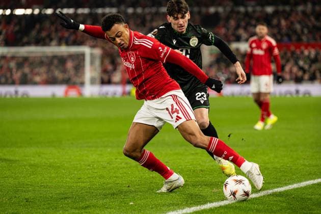 29th January 2026; The City Ground, Nottingham, England; UEFA Europa League Football, Nottingham Forest versus Ferencvarosi; Dan Ndoye of Nottingham Forest keeps the ball in under pressure from Bence Otvos of Ferencvarosi TC  GodfreyxPitt Content restricted for UK based newspaper
