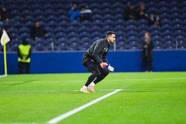 FC Porto v Rangers FC - UEFA Europa League 2025 26 League Phase MD8 Diogo Costa of FC Porto warms up during the UEFA Europa League - League phase, matchday 8 between FC Porto and Rangers Football Club at Estadio Dragao in Porto, Portugal, on January 29, 2026. Porto Portugal  Copyright: xLuisxEirasx originalFilename:eiras-uefaeuro260129_np0GA.jpg
