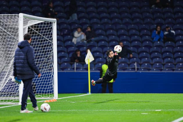 FC Porto v Rangers FC - UEFA Europa League 2025 26 League Phase MD8 Diogo Costa of FC Porto warms up during the UEFA Europa League - League phase, matchday 8 between FC Porto and Rangers Football Club at Estadio Dragao in Porto, Portugal, on January 29, 2026. Porto Portugal  Copyright: xLuisxEirasx originalFilename:eiras-uefaeuro260129_np3Oa.jpg