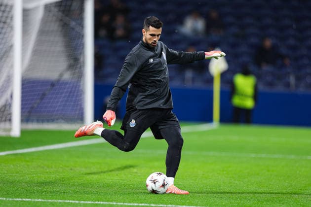 FC Porto v Rangers FC - UEFA Europa League 2025 26 League Phase MD8 Diogo Costa of FC Porto warms up during the UEFA Europa League - League phase, matchday 8 between FC Porto and Rangers Football Club at Estadio Dragao in Porto, Portugal, on January 29, 2026. Porto Portugal  Copyright: xLuisxEirasx originalFilename:eiras-uefaeuro260129_npss0.jpg