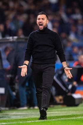 FC Porto v Rangers FC - UEFA Europa League 2025 26 League Phase MD8 Francesco Farioli, head coach of FC Porto, is seen in action during the UEFA Europa League 2025 26 MD8 match between FC Porto and Rangers FC at Estadio do Dragao in Porto, Portugal, on January 29, 2026. Porto Portugal  Copyright: xMiguelxLemosx originalFilename:lemos-fcportox260129_np9xr.jpg