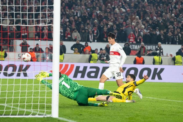 Goal for 3 2 by Chema Andreas VfB Stuttgart, 30 , Goal kick, , left Marvin Keller BSC Young Boys Bern, 01 , right Loris Benito BSC Young Boys Bern, 23 GER, VfB Stuttgart vs BSC Young Boys Bern, Football, UEFA Europa League, Men, Matchday 8, Season 2025 2026, 29 01 2026, GER, VfB Stuttgart vs BSC Young Boys Bern, Football, UEFA Europa League, Men, Matchday 8, Season 2025 2026, 29 01 2026 Stuttgart Copyright: xEibner-Pressefoto WolfgangxFrankx EP_WFK