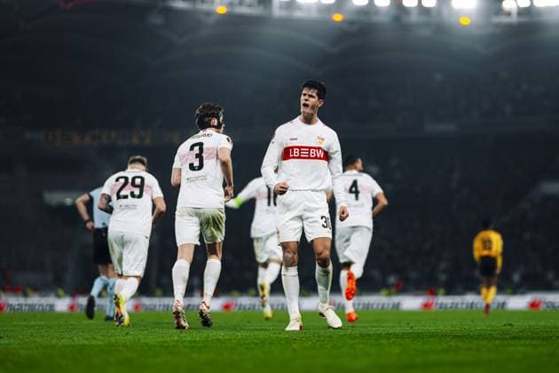 Chema Andres 30 VfB Stuttgart celebrate emotionally, Ramon Hendriks 3 VfB Stuttgart and Finn Jeltsch 29 VfB Stuttgart celebrate with jubilation after goal Copyright: xspeedshotx