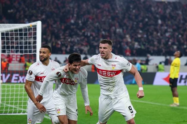 Chema Andres 30 VfB Stuttgart cheers with Josha Vagnoman 4 VfB Stuttgart and Ermedin Demirovic 9 VfB Stuttgart after his goal in the 90 minute to 3 2, joy, emotion, VfB Stuttgart vs BSC Young Boys Bern, football, men, UEFA Europa League, season 2025 2026, 8 matchday, 29 01 2026 DFB regulations prohibit any use of photographs as image sequences and or quasi video Stuttgart Baden Wuerttemberg Germany Copyright: xkolbert-press MartinxAgüerax