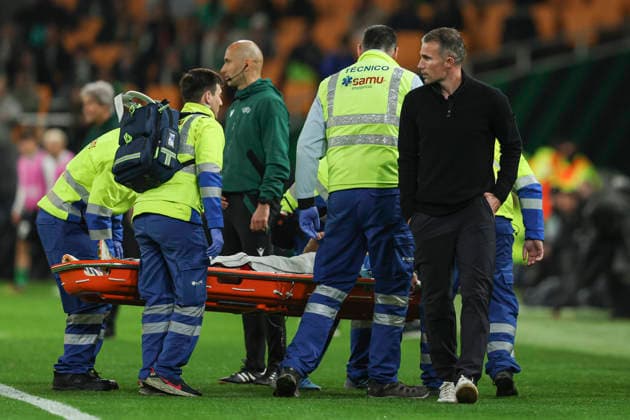 ESP: Real Betis - Feyenoord. UEFA Europa League. Matchday 8 Feyenoord manager Robin Van Persie and Shaqueel van Persie of Feyenoord during the UEFA Europa League match, between Real Betis and Feyenoord, Matchday 8, played at La Cartuja Stadium on January 29, 2026 in Sevilla, Spain. kpng Copyright: xAntonioxPozox xPRESSINx AP_260129_BET_FEY_056