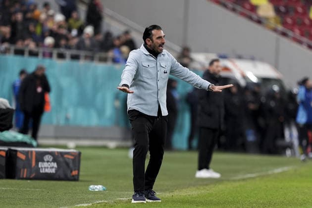 FCSB v Fenerbahce - UEFA Europa League BUCHAREST, ROMANIA - JANUARY 29: Head Coach of FCSB Elias Charalambous gives tactics during the UEFA Europa League Week 8 football match between FCSB and Fenerbahce at National Arena in Bucharest, Romania on January 29, 2026. Arife Karakum Anadolu Bucharest Romania. Editorial use only. Please get in touch for any other usage.  Copyright: x2026xAnadoluxArifexKarakumx