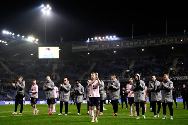 260129 Oscar Lewicki and players of Malmö FF after the UEFA Europa League football match between KRC Genk and Malmö FF on January 29, 2026 in Genk Photo Simon Hastegard BILDBYRAN kod SH SH0684 fotboll football soccer fotball uefa europa league europa league krc genk malmö ff bbeng  Copyright: SIMONxHASTEGARD BB260129SH083