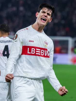 Chema Andres 30 VfB Stuttgart exuberantly celebrates his goal for 3 2 with the fans in the 90 minute, Emotion, VfB Stuttgart vs BSC Young Boys Bern, Football, Men, UEFA Europa League, Season 2025 2026, 8 Matchday, 29 01 2026 DFB regulations prohibit any use of photographs as image sequences and or quasi video Stuttgart Baden Wuerttemberg Germany Copyright: xkolbert-press MartinxAgüerax