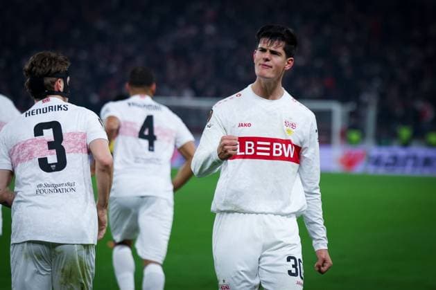 Chema Andres 30 VfB Stuttgart cheers with the fans after his winning goal for 3 2 in the 90 minute, Joy, Emotion, VfB Stuttgart vs BSC Young Boys Bern, Football, Men, UEFA Europa League, Season 2025 2026, 8 Matchday, 29 01 2026 DFB regulations prohibit any use of photographs as image sequences and or quasi video Stuttgart Baden Wuerttemberg Germany Copyright: xkolbert-press MartinxAgüerax