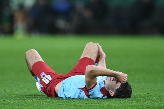 SEVILLA, 29-01-2026, Stadium La Cartuja, UEFA Football season 2025 2026, Europa League match between Betis Sevilla and Feyenoord. Pictures shows Shaqueel van Persie with a knee injury Betis Sevilla - Feyenoord  x201173682x Copyright: