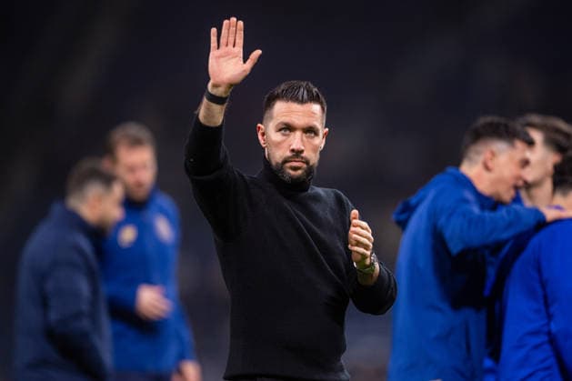 FC Porto v Rangers FC: Group G - UEFA Europa League In Porto, Portugal, on January 29, 2026, Francesco Farioli, head coach of FC Porto, thanks the fans for their support during the UEFA Europa League 2025 26 MD8 match between FC Porto and Rangers FC at Estadio do Dragao Porto Portugal  Copyright: xMiguelxLemosx originalFilename:lemos-fcportox260129_npaMT.jpg