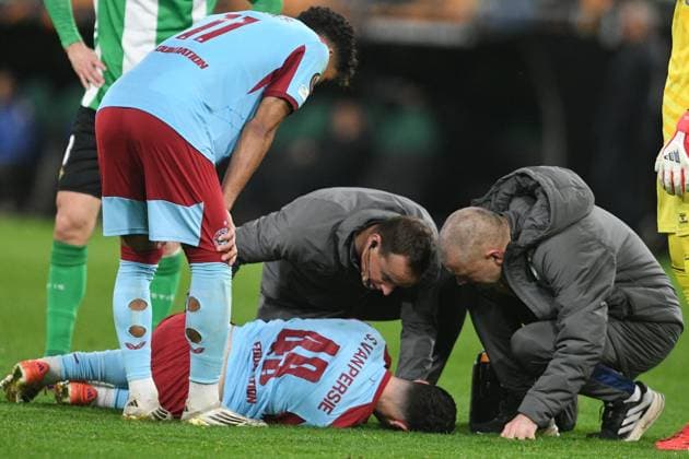 SEVILLA, 29-01-2026, Stadium La Cartuja, UEFA Football season 2025 2026, Europa League match between Betis Sevilla and Feyenoord. Pictures shows Shaqueel van Persie with a knee injury Betis Sevilla - Feyenoord  x201173760x Copyright: