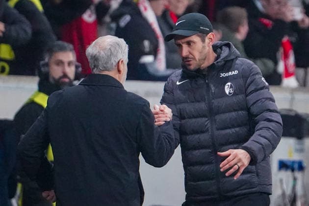 Football UEFA Europa League 2025 26, Matchday 8 OSC Lille vs SC Freiburg Stade Pierre Mauroy Lille, France Julian Schuster SC Freiburg, Coach Bruno GÃ nÃ sio Bruno Genesio Coach, OSC Lille Copyright: xJOERANxSTEINSIEKx