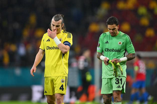 FCSB - FENERBAHCE, UEFA Europa League Ederson and Caglar Soyuncu of Fener react during the UEFA Europa League game between FCSB and Fenerbahce SK, at National Arena, Bucharest, January 29, 2026. Alex Nicodim IMAGO IMAGES Copyright: xAlexxNicodimx