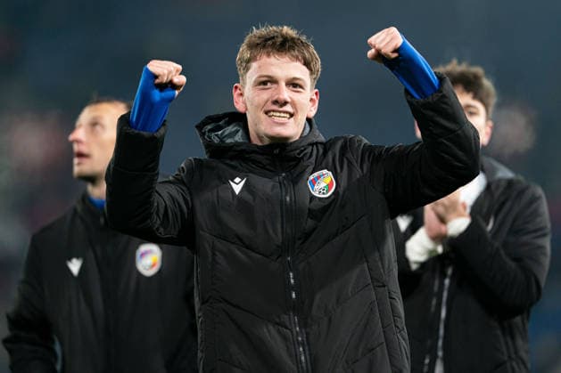 Jiri Panos (20 FC Viktoria Plzen) celebrating with team after winning the UEFA Europa League match between FC Basel 1893 and FC Viktoria Plzen at St. Jakob-Park, Basel, Switzerland. Copyright: xPriscilaxBütlerx xSPPx Sportspressphoto_SPR86830
