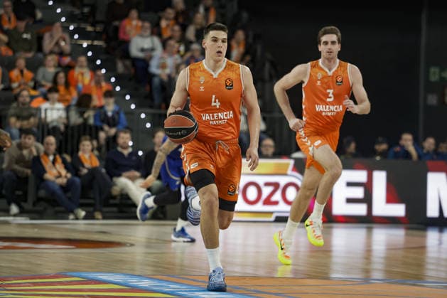 Valencia Basket v Maccabi Tel Aviv - EuroLeague VALENCIA, SPAIN - JANUARY 29: Jaime Pradilla (4) and Nathan Reuvers (3) of Valencia Basket in action during EuroLeague basketball match between Valencia Basket and Maccabi Rapyd Tel-Aviv at Roig Arena in Valencia, Spain, on January 29, 2026. Jose Miguel Fernandez Anadolu Valencia Spain. Editorial use only. Please get in touch for any other usage.  Copyright: x2026xAnadoluxJosexMiguelxFernandezx