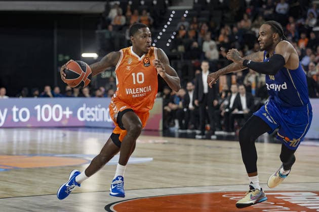 Valencia Basket v Maccabi Tel Aviv - EuroLeague VALENCIA, SPAIN - JANUARY 29: Omari Moore (10) of Valencia Basket in action during EuroLeague basketball match between Valencia Basket and Maccabi Rapyd Tel-Aviv at Roig Arena in Valencia, Spain, on January 29, 2026. Jose Miguel Fernandez Anadolu Valencia Spain. Editorial use only. Please get in touch for any other usage.  Copyright: x2026xAnadoluxJosexMiguelxFernandezx