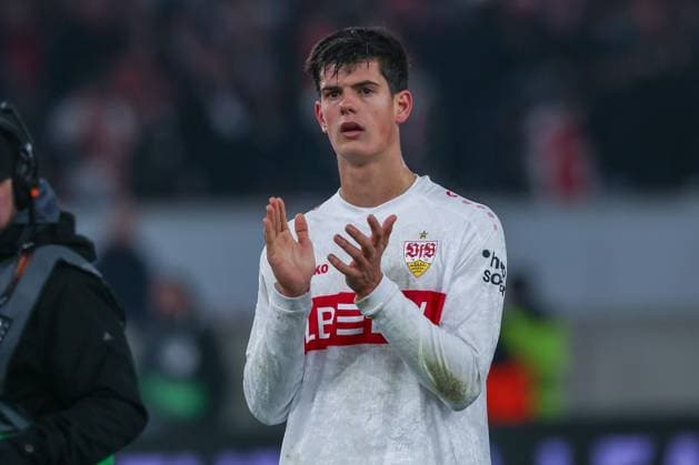 Chema Andres 30 VfB Stuttgart cheers with the fans after the match, VfB Stuttgart vs BSC Young Boys Bern, Football, Men, UEFA Europa League, Season 2025 2026, Matchday 8, 29 01 2026 DFB regulations prohibit any use of photographs as image sequences and or quasi video Stuttgart Baden Wuerttemberg Germany Copyright: xkolbert-press MartinxAgüerax