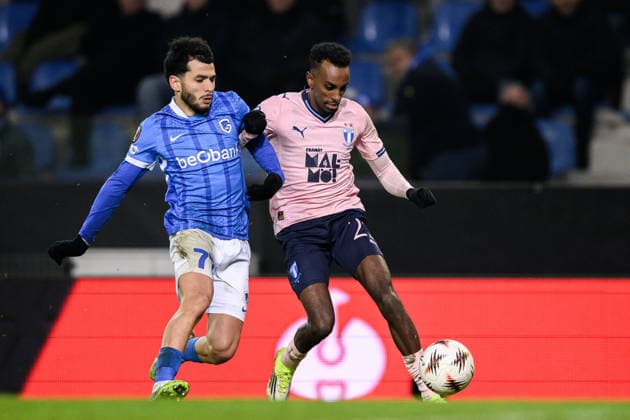 260129 Jarne Steuckers of KRC Genk and Taha Ali of Malmö FF during the UEFA Europa League football match between KRC Genk and Malmö FF on January 29, 2026 in Genk Photo Simon Hastegard BILDBYRAN kod SH SH0684 fotboll football soccer fotball uefa europa league europa league krc genk malmö ff bbeng  Copyright: SIMONxHASTEGARD BB260129SH150