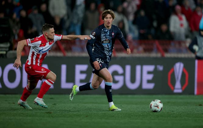 Crvena Zvezda v Celta Vigo, UEFA Europa League, League Phase, season 2025-2026 Belgrade, Serbia. 29th Jan, 2026. Celta s Fer Lopez (R) vies with Crvena Zvezda s Timi Max Elsnik (L) during the UEFA Europa League match between Crvena Zvezda (Red Star) and Celta Vigo in Belgrade, Serbia, Jan. 29, 2026. Belgrade Serbia Copyright: xPedjaxMilosavljevic STARSPORTx 2026x