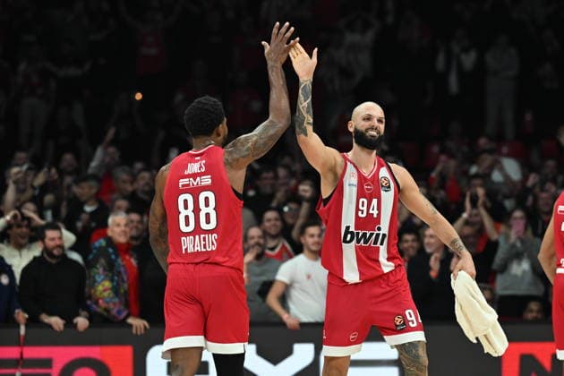 EuroLeague Basketball, Olympiacos Piraeus vs FC Barcelona, Barca Munich - Players of Olympiacos Piraeus react during the Euroleague regular season basketball match between Olympiacos Piraeus and FC Barcelona held at Peace and Friendship Stadium in Piraeus, Grecee, 29 January 2026. PIRAEUS Greece Copyright: xOnexInchxProductionsx 6830493