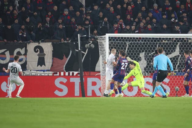 FC Basel Viktoria Pilsen Jiri Panos left,Pilsen scores to 0 1 29 01 2026 Stadion St Jakob Park Basel, SWITZERLAND, Season 2025 2026 Men Soccer UEFA Europa League FC Basel Viktoria Pilsen Jiri Panos left,Pilsen scores to 0 1 against goalkeeper Marwin Hitz FC Basel