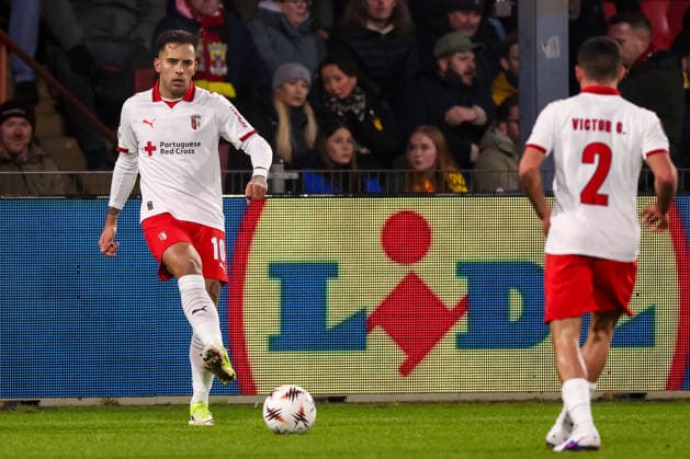 DEVENTER, NETHERLANDS - JANUARY 29: Rodrigo Zalazar of SC Braga passes the ball during the UEFA Europa League 2025 26 League Phase MD8 match between Go Ahead Eagles and SC Braga at Stadion De Adelaarshorst on January 29, 2026 in Deventer, Netherlands. (Photo by Rene Nijhuis) SPO  Copyright: xRenexNijhuis