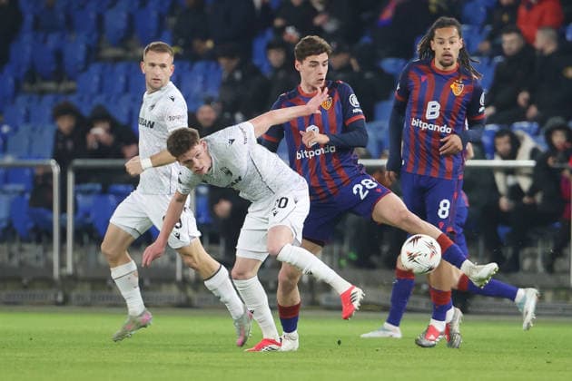 FC Basel Viktoria Pilsen Jiri Panos vs Dion Kacuri 29 01 2026 Stadion St Jakob Park Basel, SWITZERLAND, Season 2025 2026 Men Soccer UEFA Europa League FC Basel Viktoria Pilsen Jiri Panos li,Pilsen vs Dion Kacuri FC Basel
