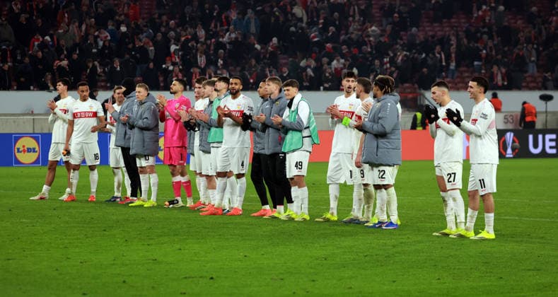29 01 26 VfB Stuttgart Young Boys Bern Germany, Stuttgart, 29 01 2026, Football, UEFA Europa League, Season 2025 2026, VfB Stuttgart Young Boys Bern Team Team Player VfB Stuttgart Final Cheer