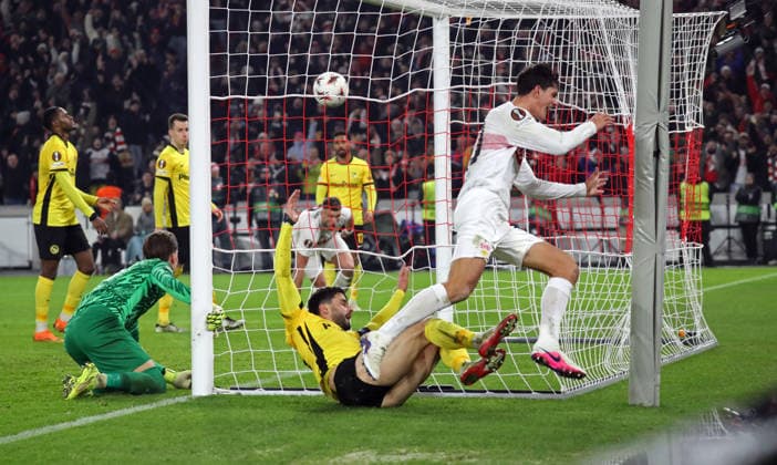 29 01 26 VfB Stuttgart Young Boys Bern Germany, Stuttgart, 29 01 2026, Football, UEFA Europa League, Season 2025 2026, VfB Stuttgart Young Boys Bern Chema Andres VfB Stuttgart Jubel Tor 3 2 Chema