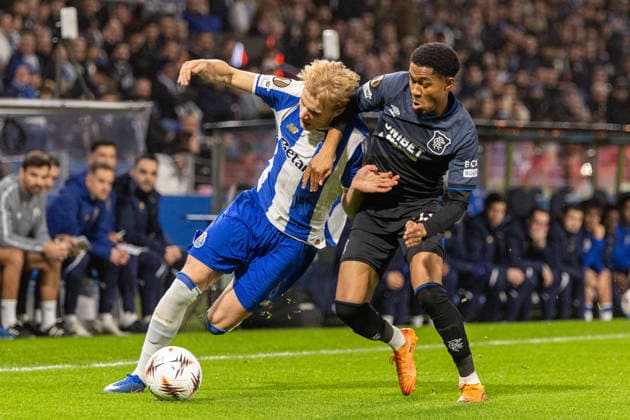 FC Porto Vs Rangers FC in Porto, Portugal - 29 Jan 2026 FC Porto s player Victor Frohold (L) and Rangers FC s Emmanuel Fernandez (R) seen in action during the match between FC Porto and Rangers FC for the UEFA Europe League at Dragon Stadium. Final score FC Porto 3 - 1 Rangers FC. Porto Portugal Copyright: xDiogoxBaptistax xSOPAxImagesx DB_FCPRRANGERSUEFA_0010