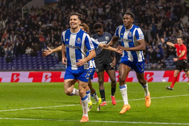 FC Porto Vs Rangers FC in Porto, Portugal - 29 Jan 2026 FC Porto s Francisco Moura (R) celebrates a goal during the match between FC Porto and Rangers FC for the UEFA Europe League at Dragon Stadium. Final score FC Porto 3 - 1 Rangers FC. Porto Portugal Copyright: xDiogoxBaptistax xSOPAxImagesx DB_FCPRRANGERSUEFA_0034
