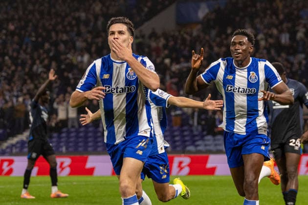FC Porto Vs Rangers FC in Porto, Portugal - 29 Jan 2026 FC Porto s Francisco Moura (R) celebrates a goal during the match between FC Porto and Rangers FC for the UEFA Europe League at Dragon Stadium. Final score FC Porto 3 - 1 Rangers FC. Porto Portugal Copyright: xDiogoxBaptistax xSOPAxImagesx DB_FCPRRANGERSUEFA_0035
