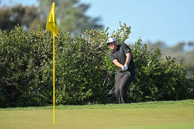 January 29, 2026: Sami Valimaki chips onto the green on the 17th hole during the first round of the Farmers Insurance Open on Torrey Pines North Course in San Diego, California. CSM San Diego USA - ZUMAc04_ 20260129_zma_c04_034 Copyright: xJustinxFinex