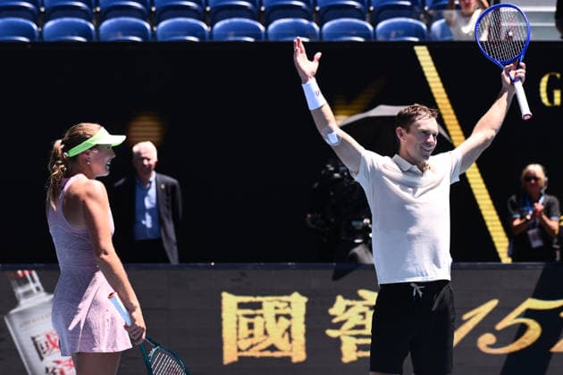 TENNIS AUSTRALIAN OPEN, Olivia Gadecki and John Peers of Australia celebrate their win over Kristina Mladenovic and Manuel Guinard of France in the mixed doubles final on day 13 of the 2026 Australian Open tennis tournament at Melbourne Park in Melbourne, Friday, January 30, 2026. ( NO ARCHIVING MELBOURNE VICTORIA AUSTRALIA  Copyright: xJOELxCARRETTx 20260130120992320985