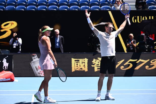 TENNIS AUSTRALIAN OPEN, Olivia Gadecki and John Peers of Australia celebrate their win over Kristina Mladenovic and Manuel Guinard of France in the mixed doubles final on day 13 of the 2026 Australian Open tennis tournament at Melbourne Park in Melbourne, Friday, January 30, 2026. ( NO ARCHIVING MELBOURNE VICTORIA AUSTRALIA  Copyright: xJOELxCARRETTx 20260130157977577016