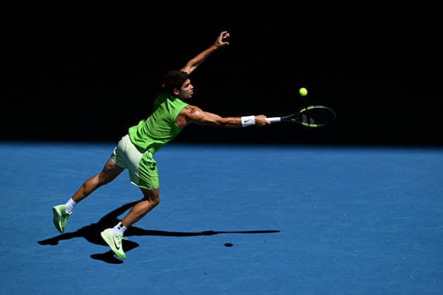TENNIS AUSTRALIAN OPEN, Carlos Alcaraz of Spain in action during the men™s semifinal against Alexander Zverev of Germany on day 13 of the 2026 Australian Open tennis tournament at Melbourne Park in Melbourne, Friday, January 30, 2026. ( NO ARCHIVING MELBOURNE VICTORIA AUSTRALIA  Copyright: xJOELxCARRETTx 20260130121280385804