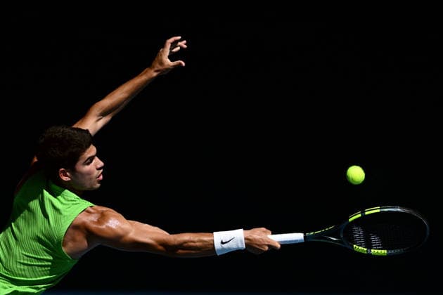 TENNIS AUSTRALIAN OPEN, Carlos Alcaraz of Spain in action during the men™s semifinal against Alexander Zverev of Germany on day 13 of the 2026 Australian Open tennis tournament at Melbourne Park in Melbourne, Friday, January 30, 2026. ( NO ARCHIVING MELBOURNE VICTORIA AUSTRALIA  Copyright: xJOELxCARRETTx 20260130184806275679