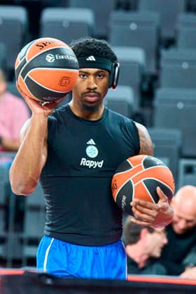 Valencia basket Vs Maccabi Rapyd Tel Aviv in Valencia - 29 Jan 2026 Jimmy Clark III of Maccabi Rapyd Tel Aviv warms up during the Euroleague Regular Season Round 25 between Valencia basket and Maccabi Rapyd Tel Aviv at Roig Arena Stadium. Valencia basket 94 - 83 Maccabi Rapyd Tel Aviv Valencia Spain Copyright: xGermanxVidalxPoncex xSOPAxImagesx sport_29126_00001