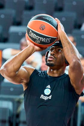 Valencia basket Vs Maccabi Rapyd Tel Aviv in Valencia - 29 Jan 2026 Jimmy Clark III of Maccabi Rapyd Tel Aviv warms up during the Euroleague Regular Season Round 25 between Valencia basket and Maccabi Rapyd Tel Aviv at Roig Arena Stadium. Valencia basket 94 - 83 Maccabi Rapyd Tel Aviv Valencia Spain Copyright: xGermanxVidalxPoncex xSOPAxImagesx sport_29126_00004