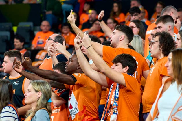 Valencia basket Vs Maccabi Rapyd Tel Aviv in Valencia - 29 Jan 2026 Fans of Valencia Basket seen during the Euroleague Regular Season Round 25 between Valencia basket and Maccabi Rapyd Tel Aviv at Roig Arena Stadium. Valencia basket 94 - 83 Maccabi Rapyd Tel Aviv Valencia Spain Copyright: xGermanxVidalxPoncex xSOPAxImagesx sport_29126_00024