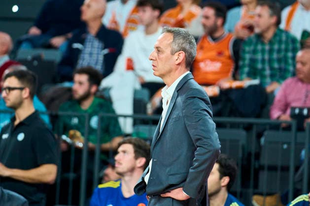 Valencia basket Vs Maccabi Rapyd Tel Aviv in Valencia - 29 Jan 2026 Oded Kattash coach of Maccabi Rapyd Tel Aviv seen during the Euroleague Regular Season Round 25 between Valencia basket and Maccabi Rapyd Tel Aviv at Roig Arena Stadium. Valencia basket 94 - 83 Maccabi Rapyd Tel Aviv Valencia Spain Copyright: xGermanxVidalxPoncex xSOPAxImagesx sport_29126_00044