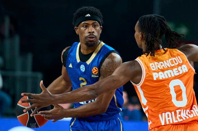 Valencia basket Vs Maccabi Rapyd Tel Aviv in Valencia - 29 Jan 2026 Brancou Badio of Valencia basket and Jimmy Clark III of Maccabi Rapyd Tel Aviv seen in action during the Euroleague Regular Season Round 25 between Valencia basket and Maccabi Rapyd Tel Aviv at Roig Arena Stadium. Valencia basket 94 - 83 Maccabi Rapyd Tel Aviv Valencia Spain Copyright: xGermanxVidalxPoncex xSOPAxImagesx sport_29126_00045