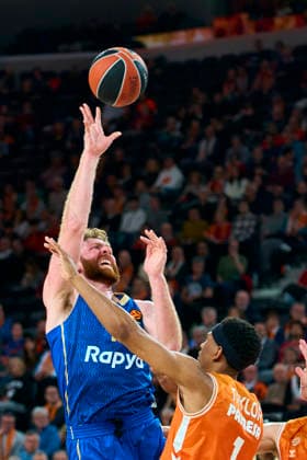 Valencia basket Vs Maccabi Rapyd Tel Aviv in Valencia - 29 Jan 2026 William Rayman of Maccabi Rapyd Tel Aviv and Kameron Taylor of Valencia basket seen in action during the Euroleague Regular Season Round 25 between Valencia basket and Maccabi Rapyd Tel Aviv at Roig Arena Stadium. Valencia basket 94 - 83 Maccabi Rapyd Tel Aviv Valencia Spain Copyright: xGermanxVidalxPoncex xSOPAxImagesx sport_29126_00048