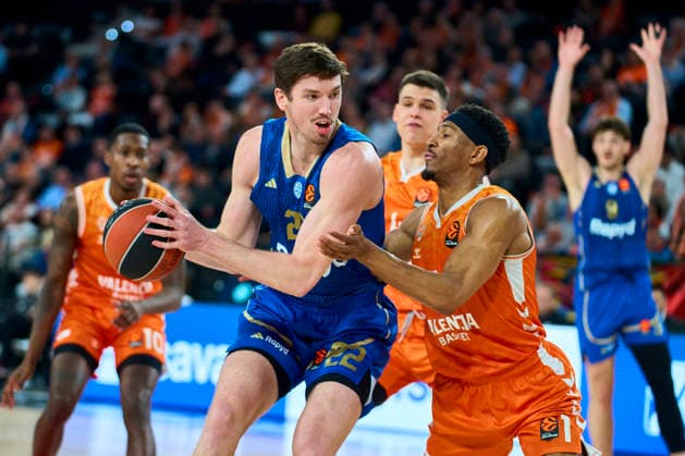 Valencia basket Vs Maccabi Rapyd Tel Aviv in Valencia - 29 Jan 2026 TJ Leaf of Maccabi Rapyd Tel Aviv and Kameron Taylor of Valencia basket seen in action during the Euroleague Regular Season Round 25 between Valencia basket and Maccabi Rapyd Tel Aviv at Roig Arena Stadium. Valencia basket 94 - 83 Maccabi Rapyd Tel Aviv Valencia Spain Copyright: xGermanxVidalxPoncex xSOPAxImagesx sport_29126_00070