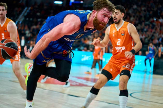 Valencia basket Vs Maccabi Rapyd Tel Aviv in Valencia - 29 Jan 2026 William Rayman of Maccabi Rapyd Tel Aviv and Josep Puerto of Valencia basket seen in action during the Euroleague Regular Season Round 25 between Valencia basket and Maccabi Rapyd Tel Aviv at Roig Arena Stadium. Valencia basket 94 - 83 Maccabi Rapyd Tel Aviv Valencia Spain Copyright: xGermanxVidalxPoncex xSOPAxImagesx sport_29126_00099