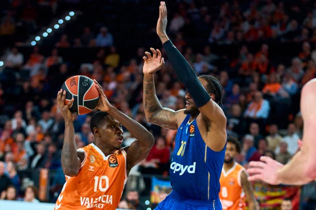 Valencia basket Vs Maccabi Rapyd Tel Aviv in Valencia - 29 Jan 2026 Omari Moore of Valencia basket and O Shae J Brisset of Maccabi Rapyd Tel Aviv seen in action during the Euroleague Regular Season Round 25 between Valencia basket and Maccabi Rapyd Tel Aviv at Roig Arena Stadium. Valencia basket 94 - 83 Maccabi Rapyd Tel Aviv Valencia Spain Copyright: xGermanxVidalxPoncex xSOPAxImagesx sport_29126_00156