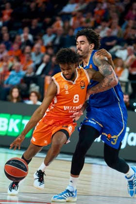 Valencia basket Vs Maccabi Rapyd Tel Aviv in Valencia - 29 Jan 2026 Jean Montero of Valencia basket and Marcio Santos of Maccabi Rapyd Tel Aviv seen in action during the Euroleague Regular Season Round 25 between Valencia basket and Maccabi Rapyd Tel Aviv at Roig Arena Stadium. Valencia basket 94 - 83 Maccabi Rapyd Tel Aviv Valencia Spain Copyright: xGermanxVidalxPoncex xSOPAxImagesx sport_29126_00169